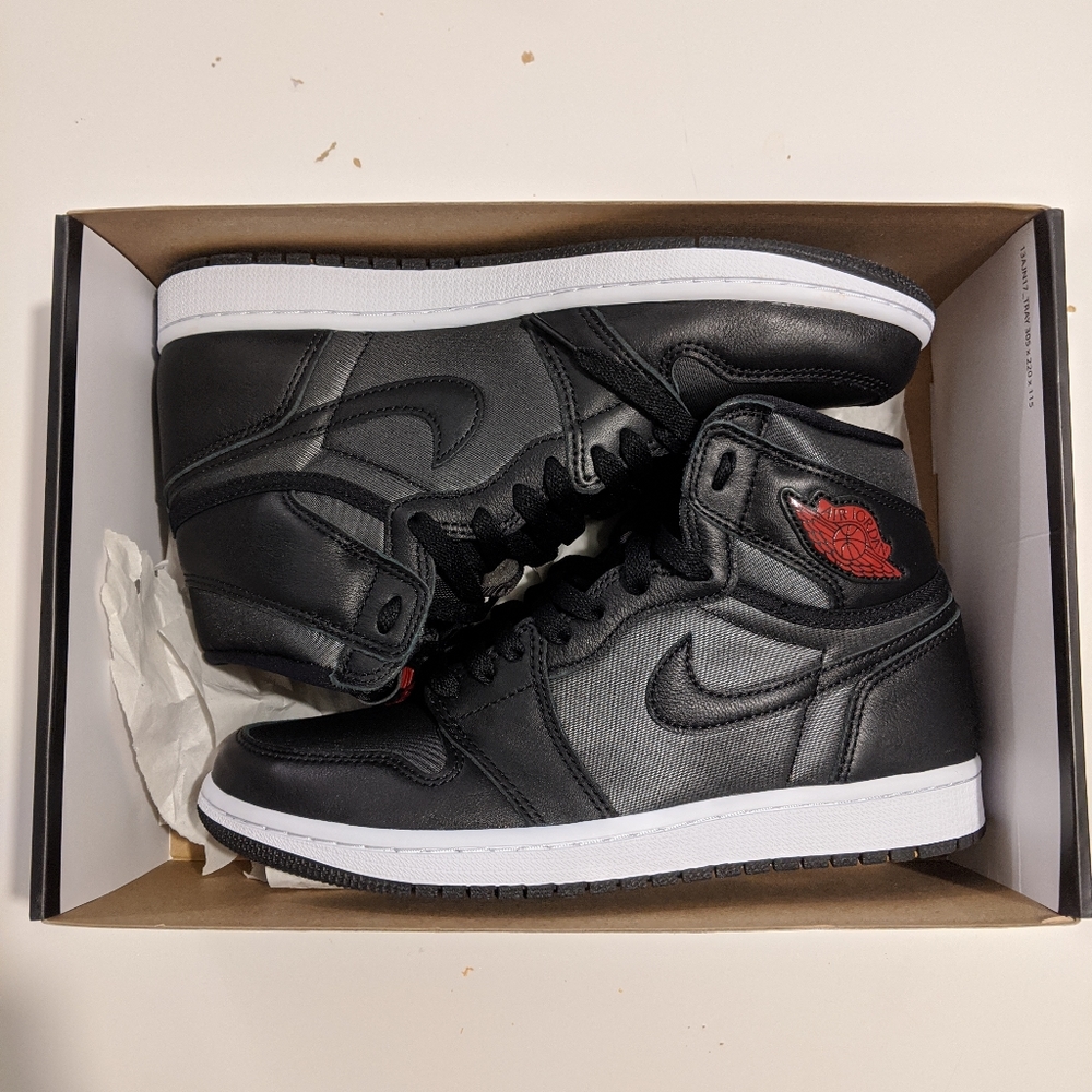 Air Jordan Retro High 1 Satin Black (Size 8)